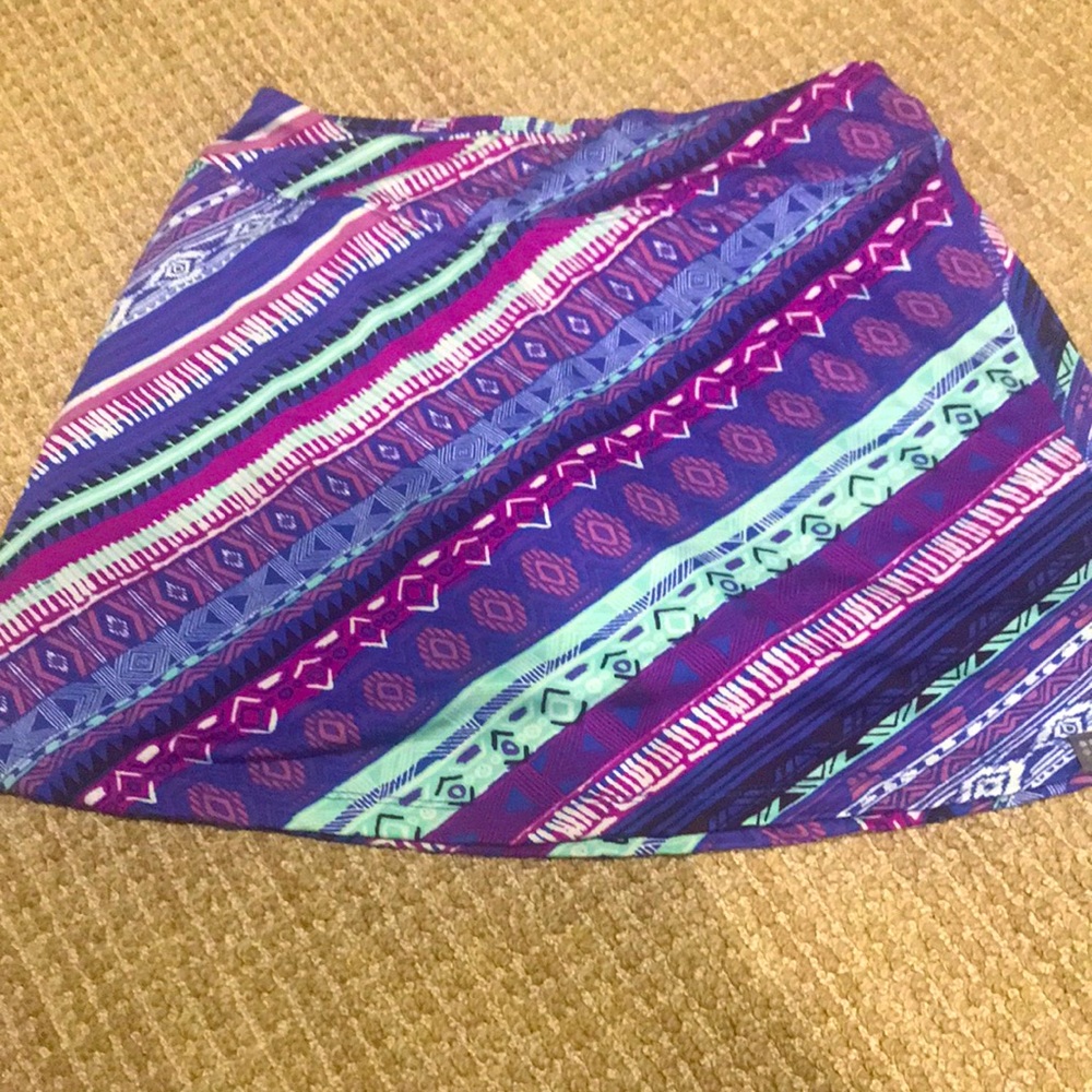 WOMENS SIZE SMALL TITLE NINE SKORT.